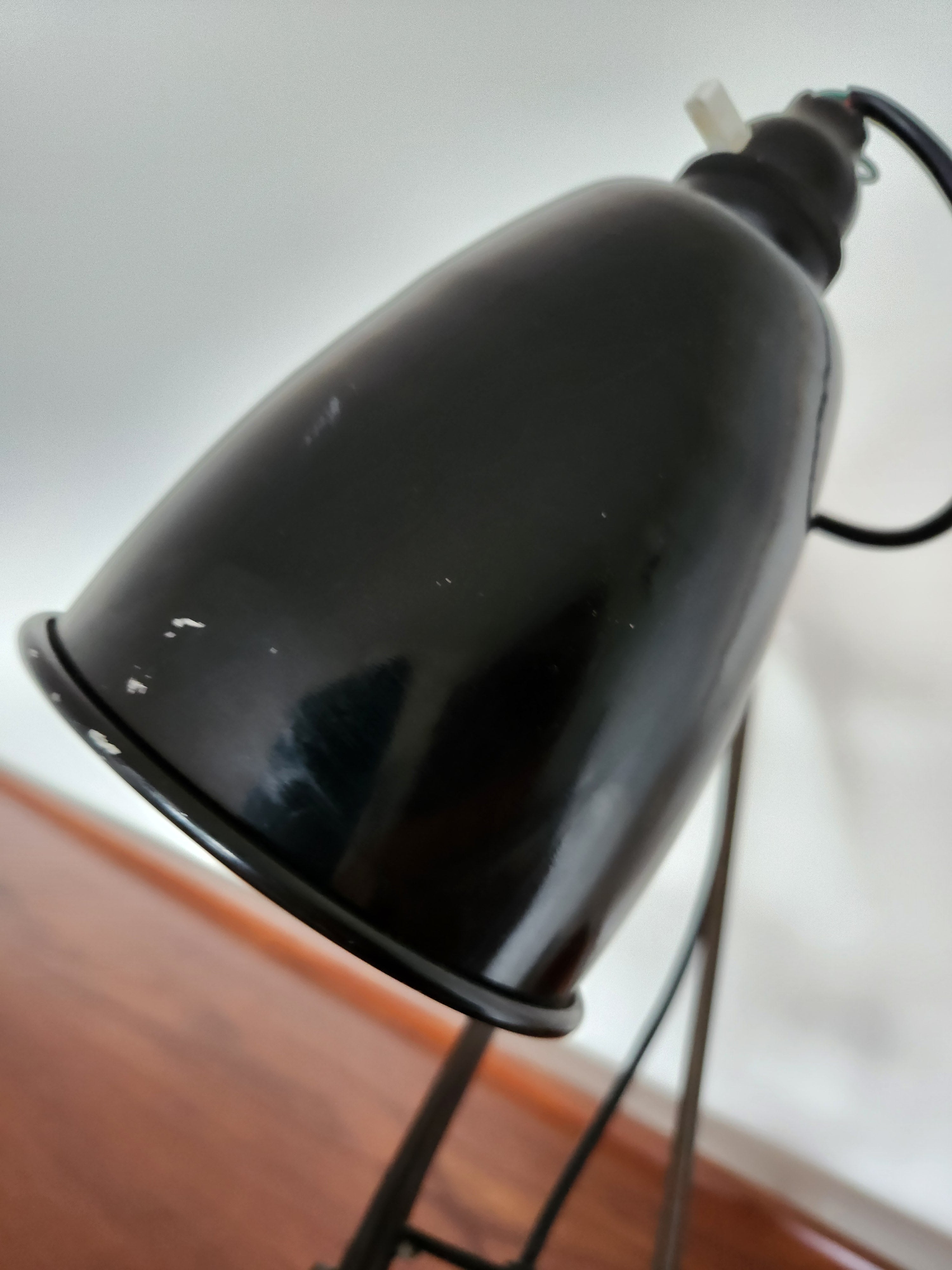 Mid Century Anglepoise lamp. close-up of shade top