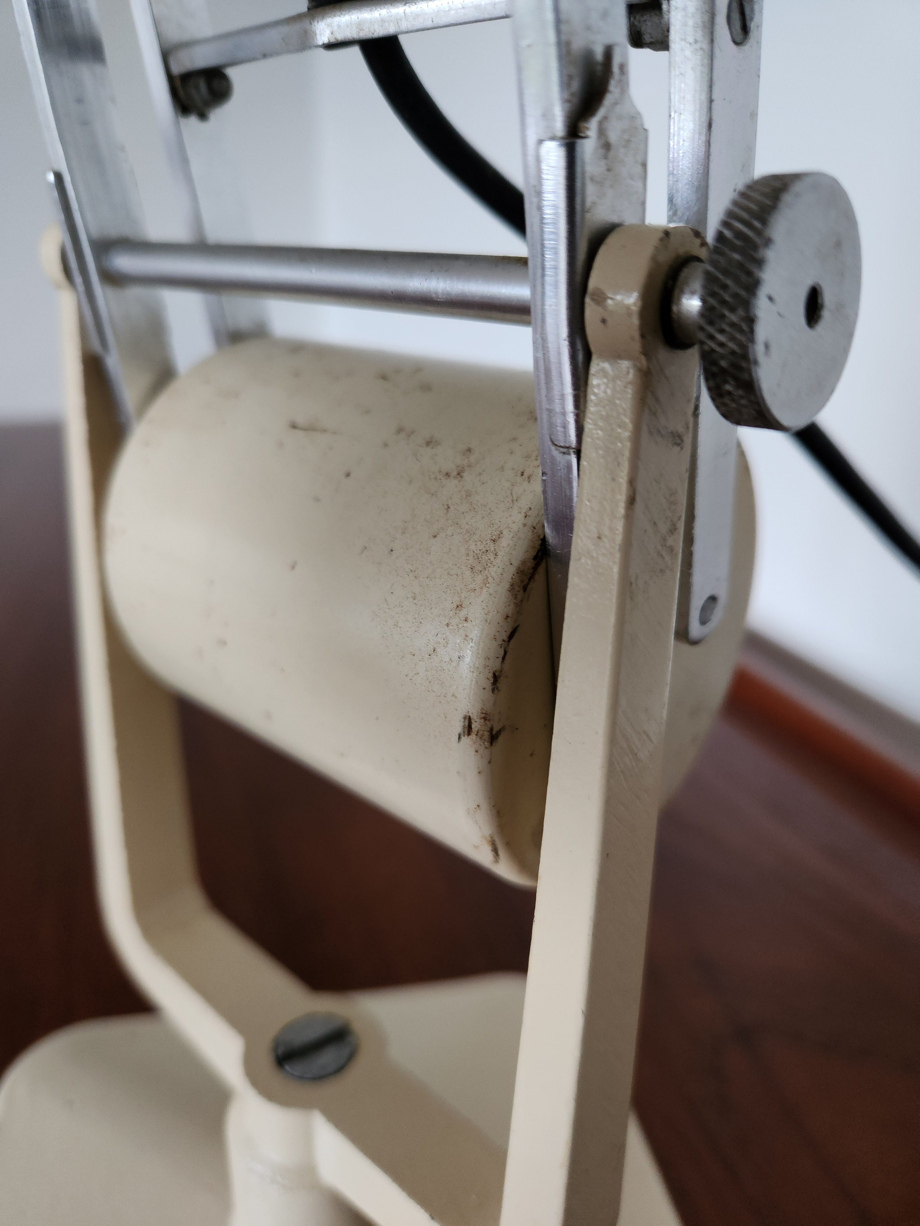 Mid Century Anglepoise lamp. close-up view of counter balance mech