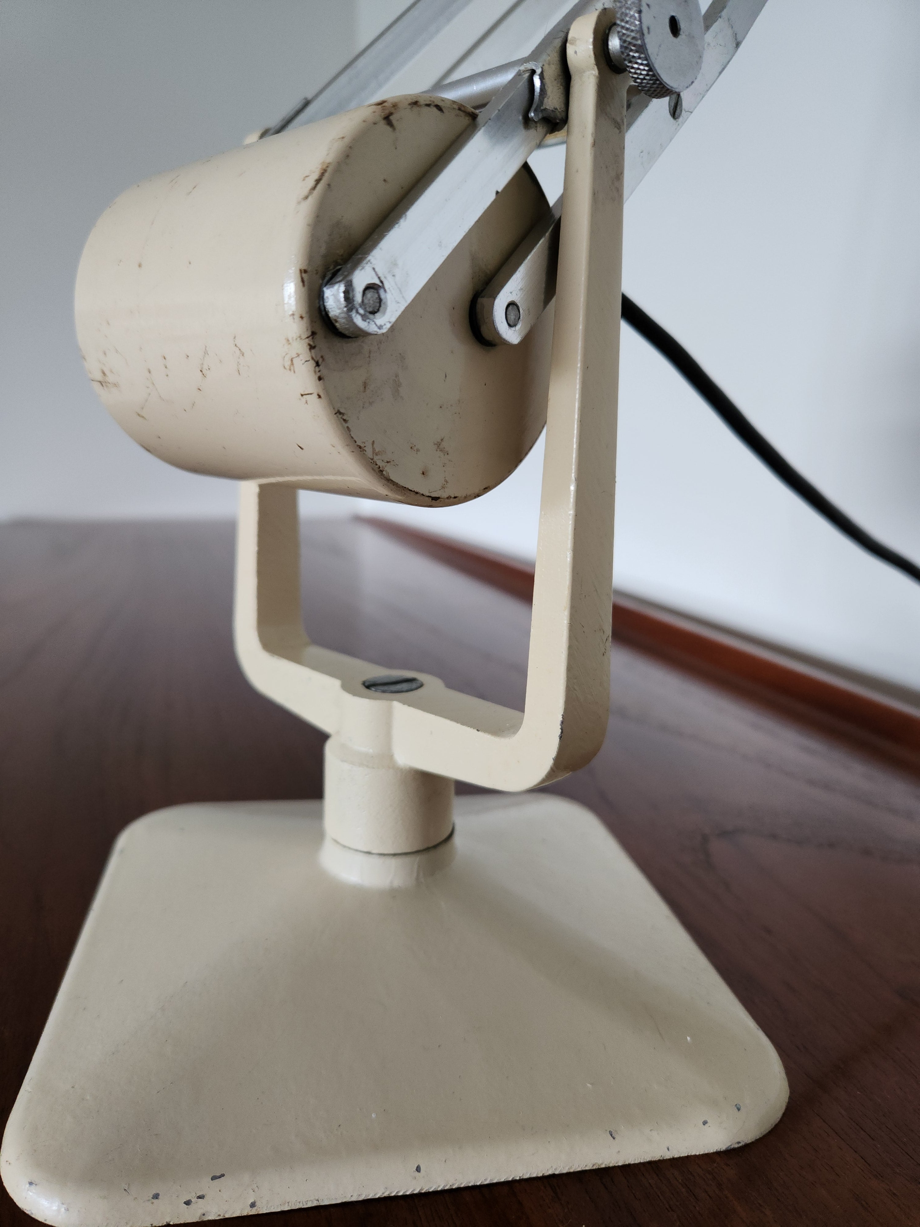 Mid Century Anglepoise lamp. close-up view of counter balance mech moved forward