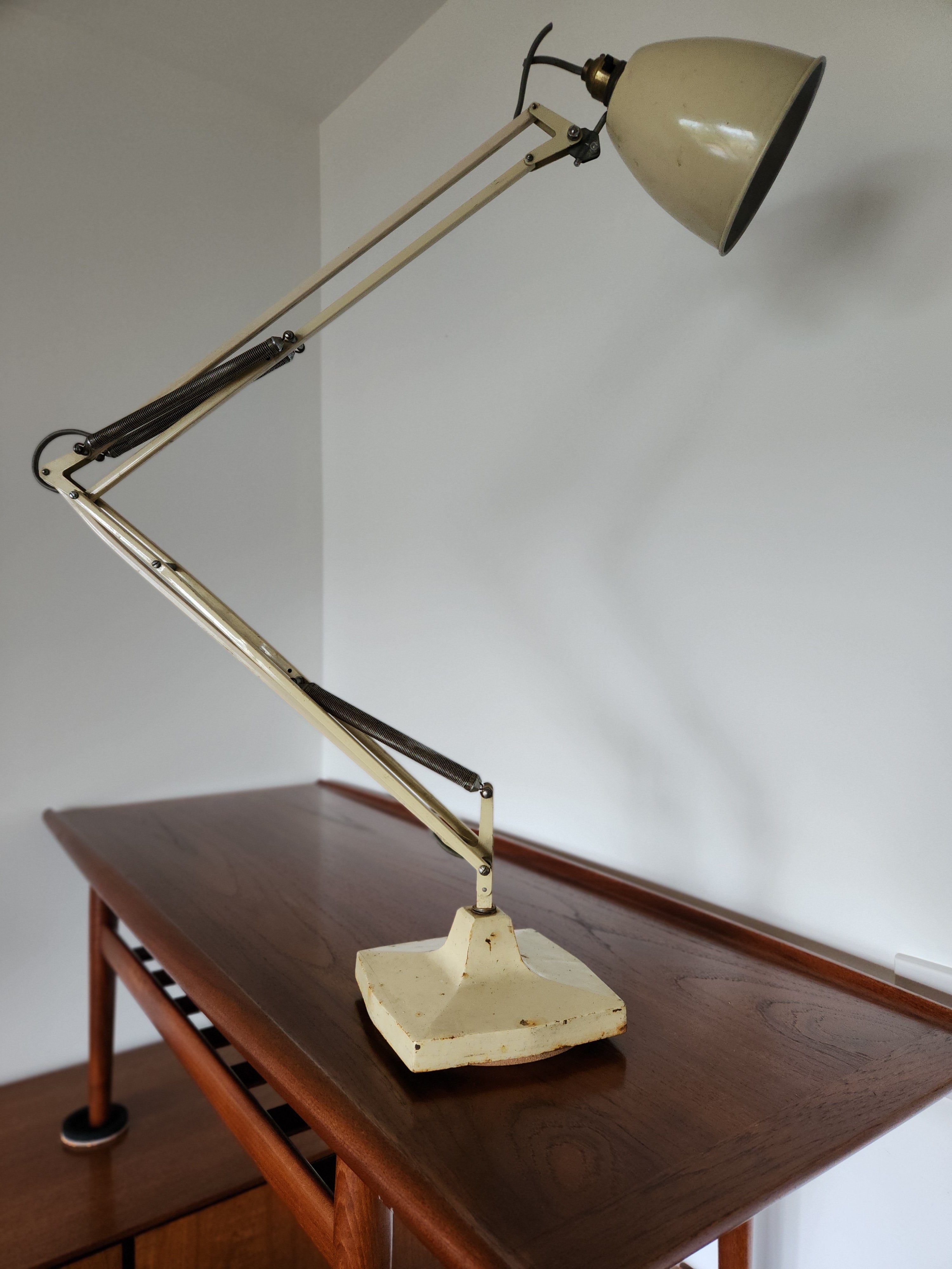 mid century anglepoise lamp. Extended. 
