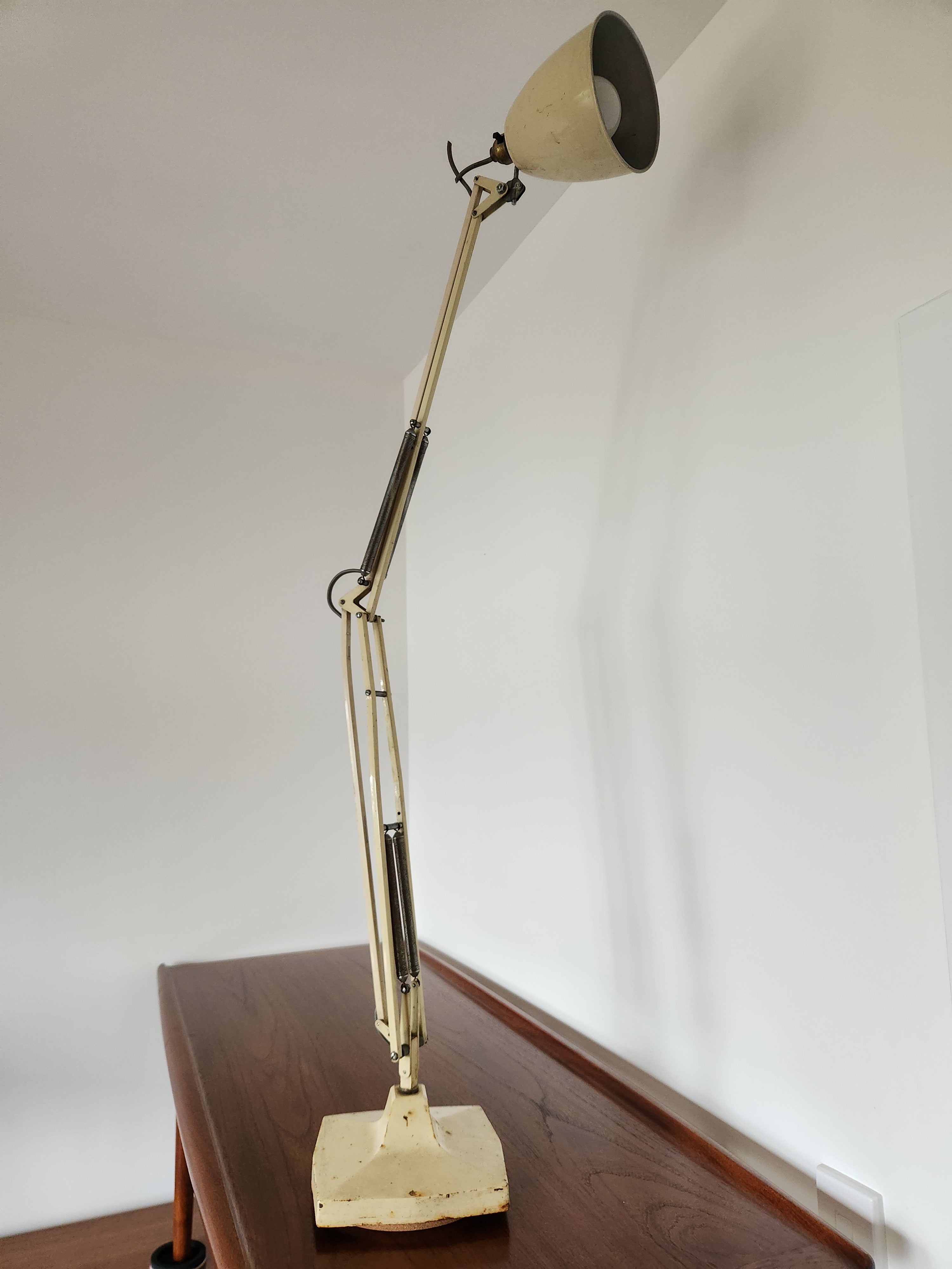 mid century anglepoise lamp. fully height extended.