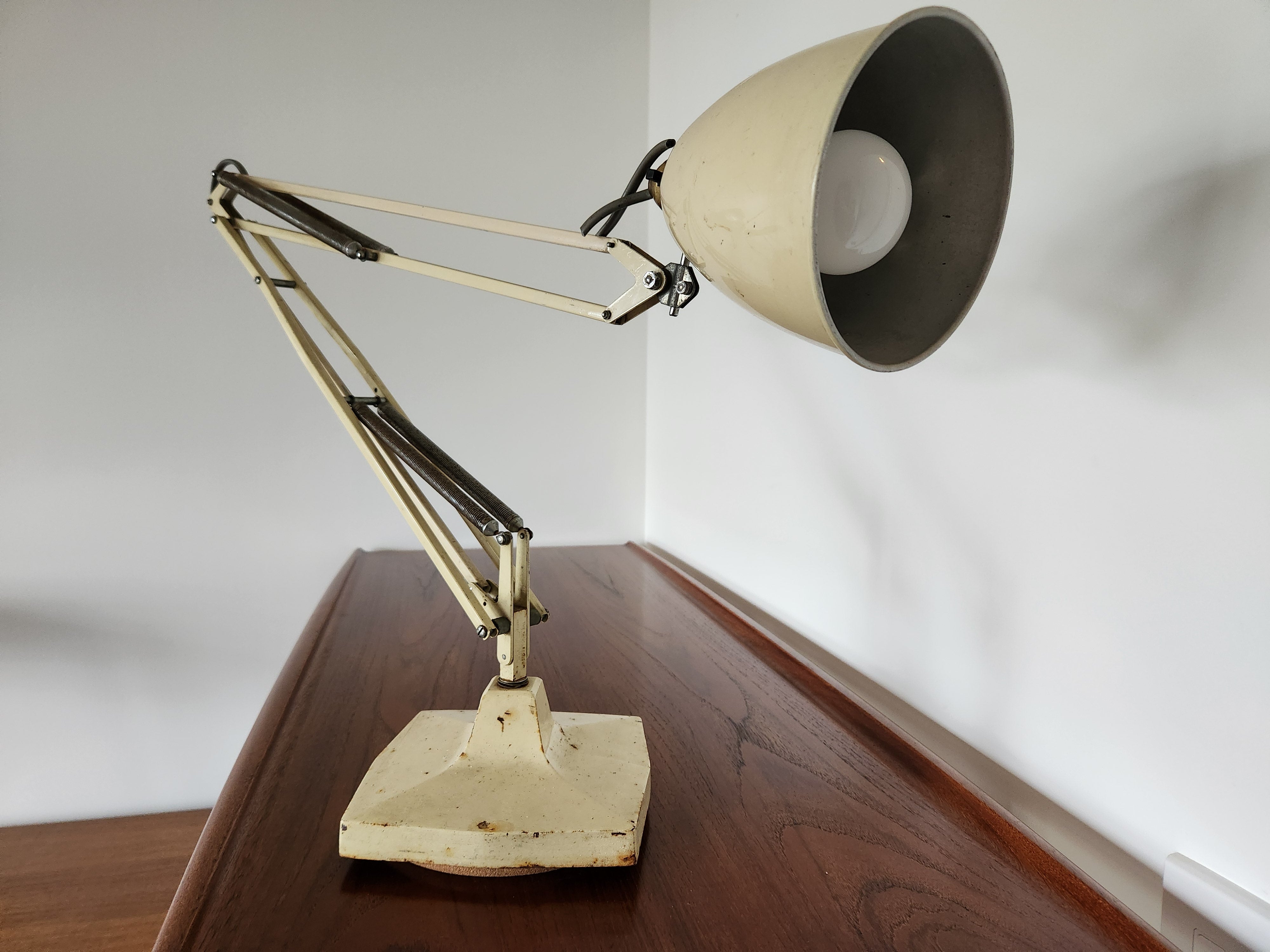 mid century anglepoise lamp .Close up 