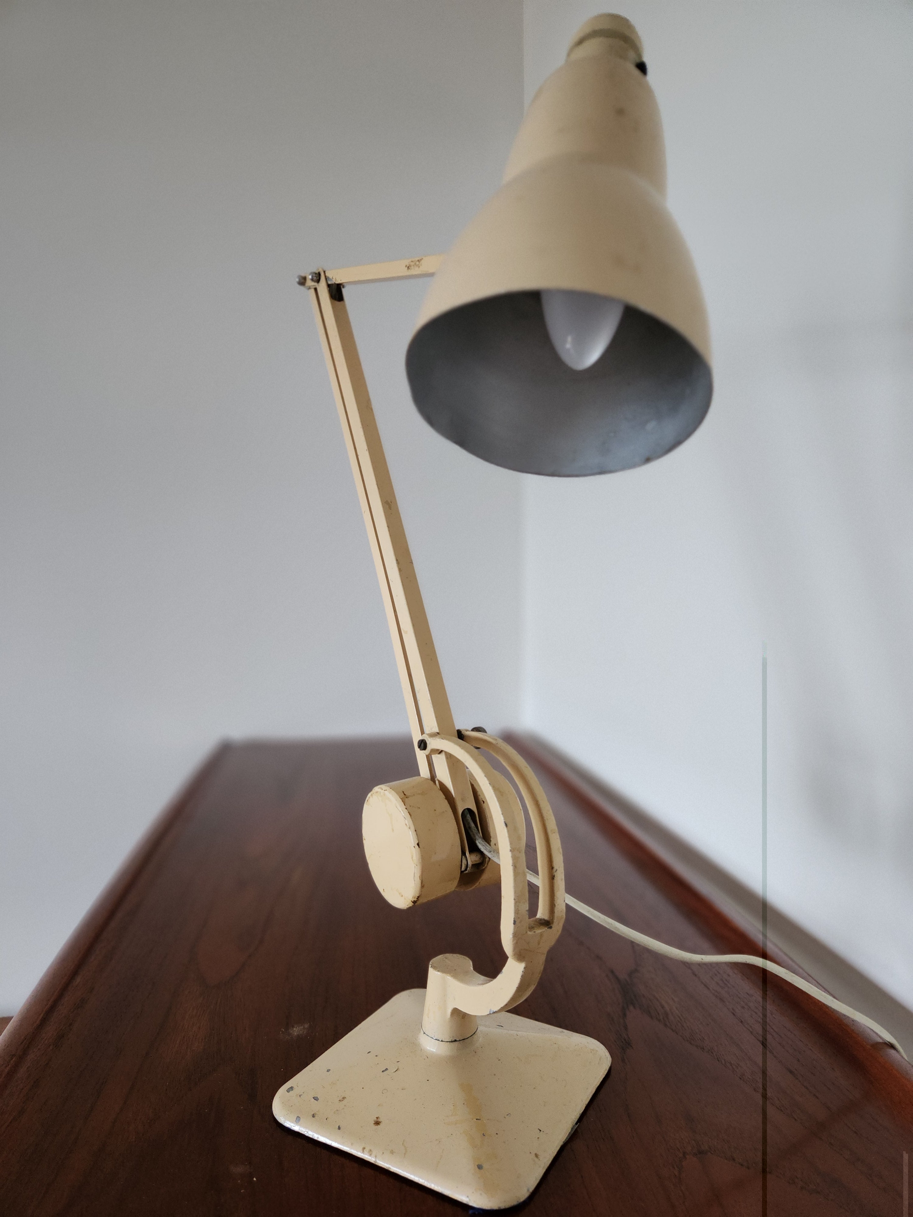 Mid Century Anglepoise lamp. closeup from front