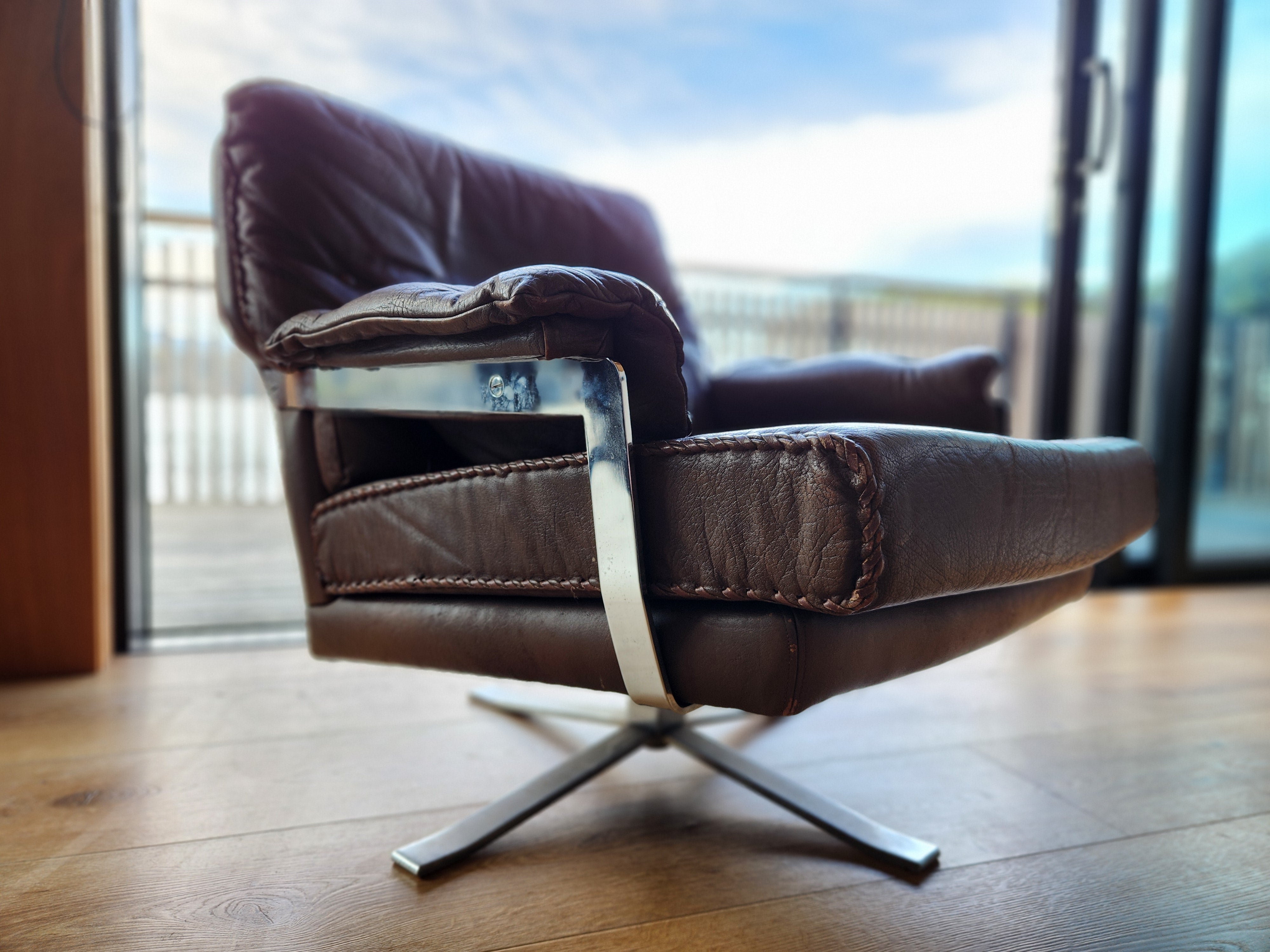 Mid Century Danish Swivel Armchair. Close up.