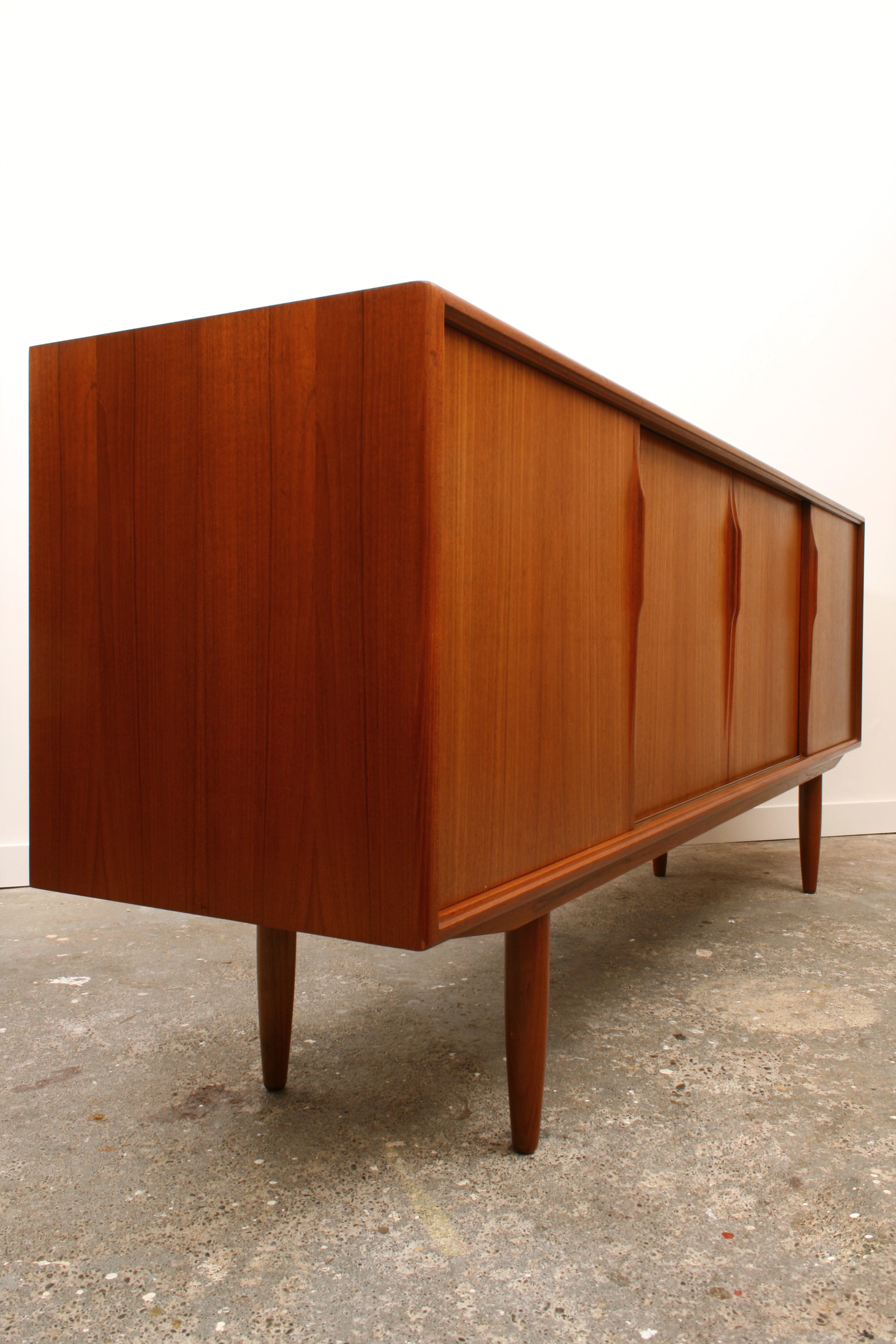 Mid century sideboard isometric view from left corner.