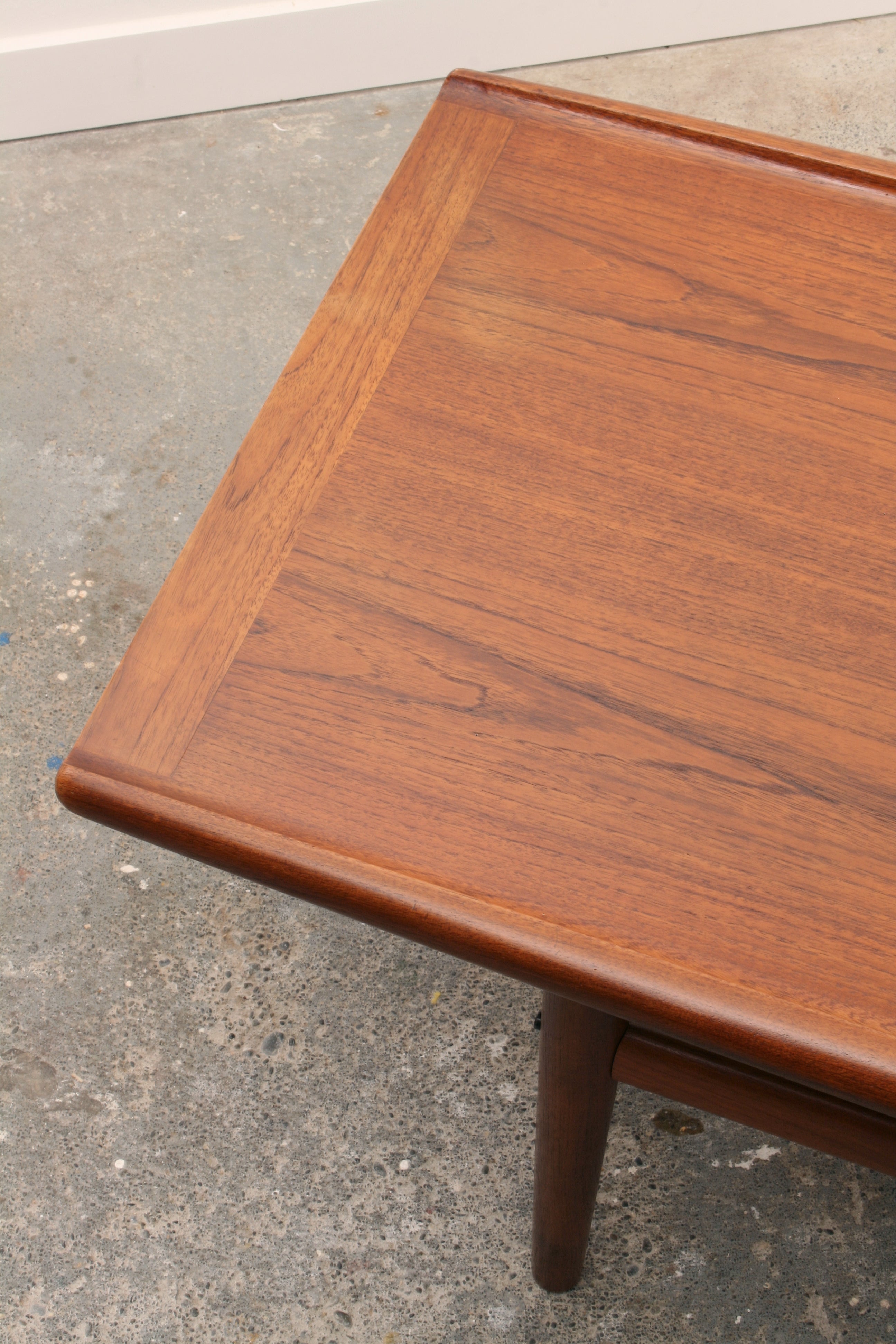 Mid Century Danish Teak Coffee Table. Detail of the top end joint with solid Teak edging.