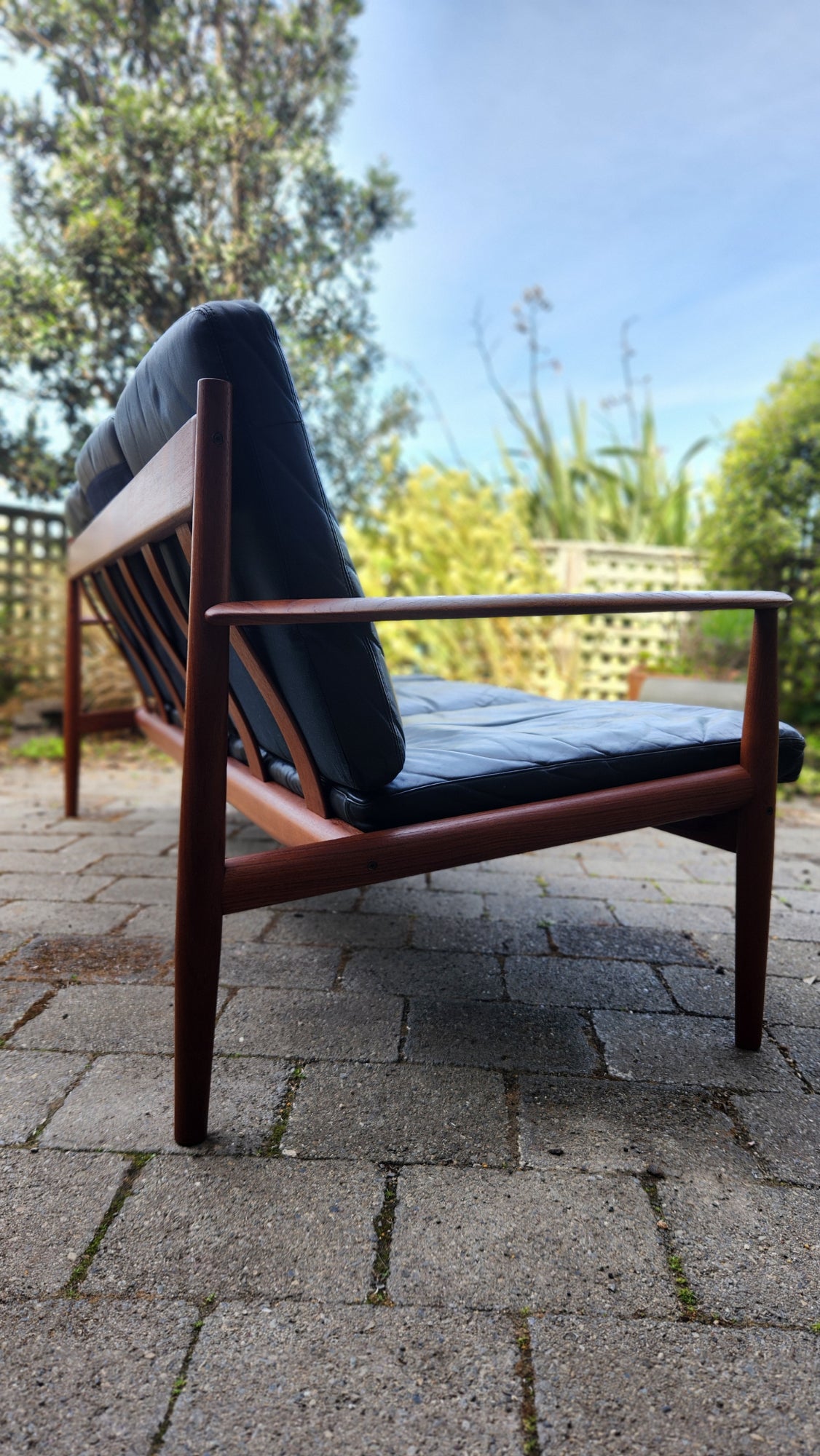 Gete Jalk model 118 sofa in Teak. side profile.