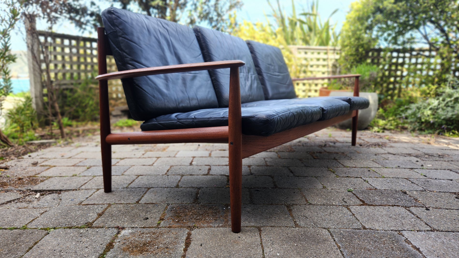 Gete Jalk model 118 sofa in Teak. profile 