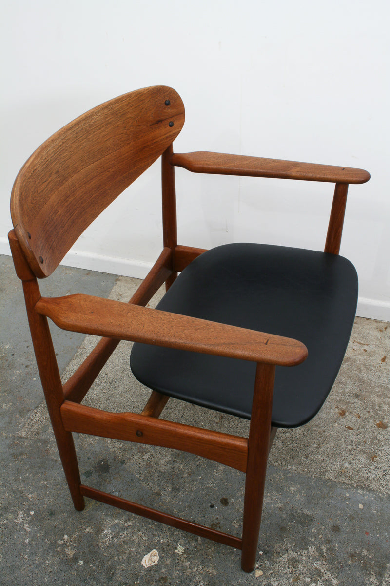 Single carver facing right from above.