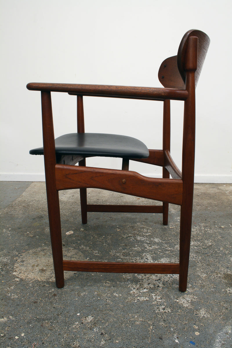  carver facing left showing structure