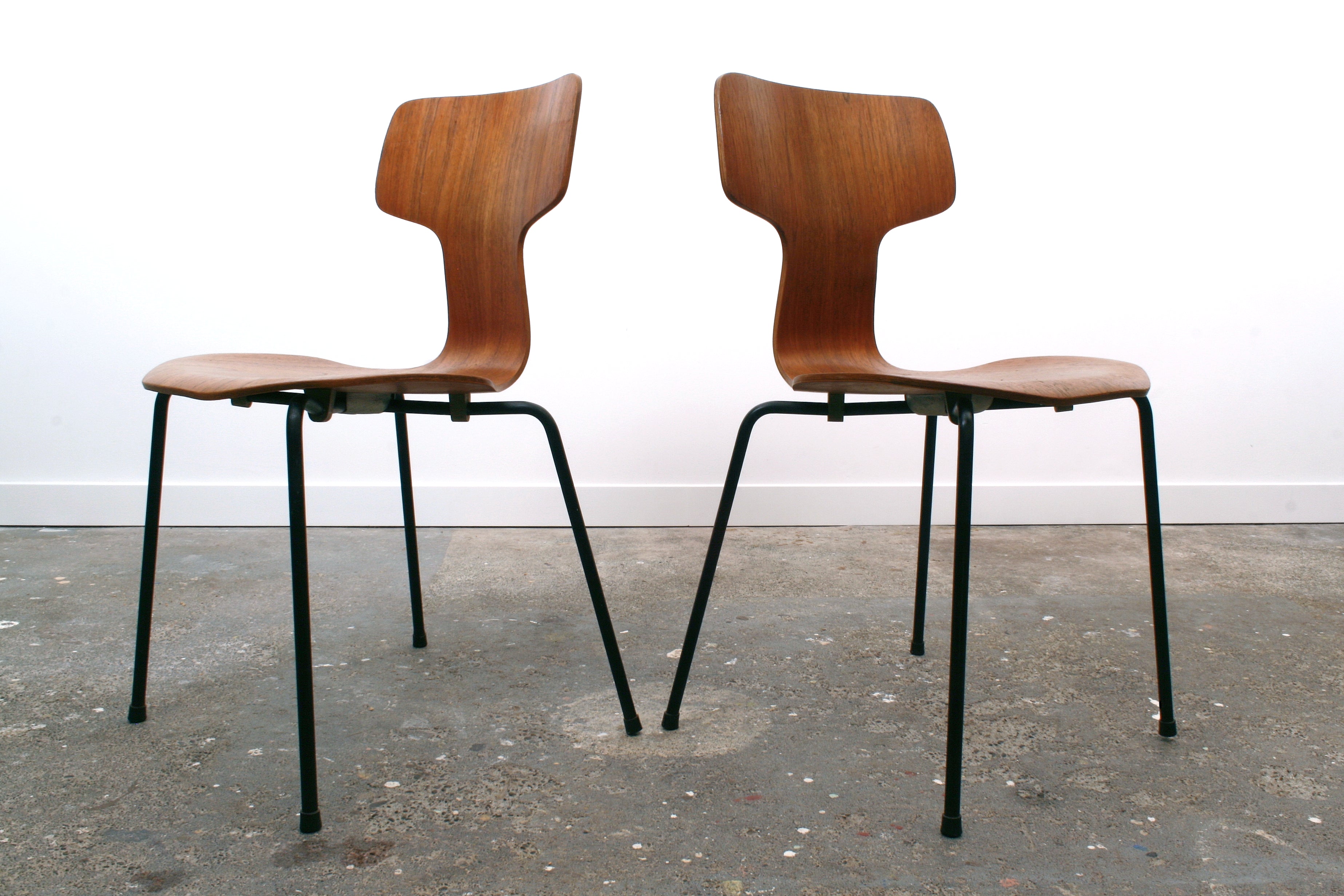 Teak Mid Century Dining Chairs showing curved structure.