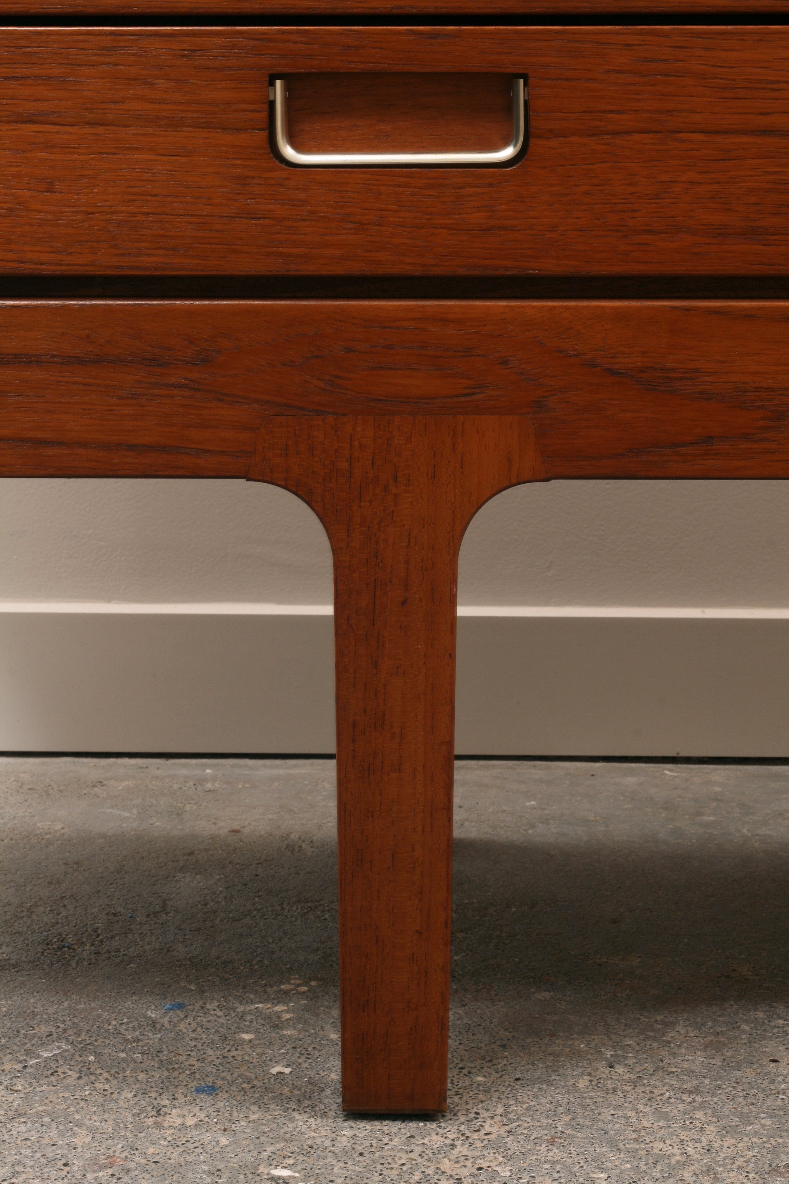 Meredew Mid Century Teak Sideboard closeup leg detail