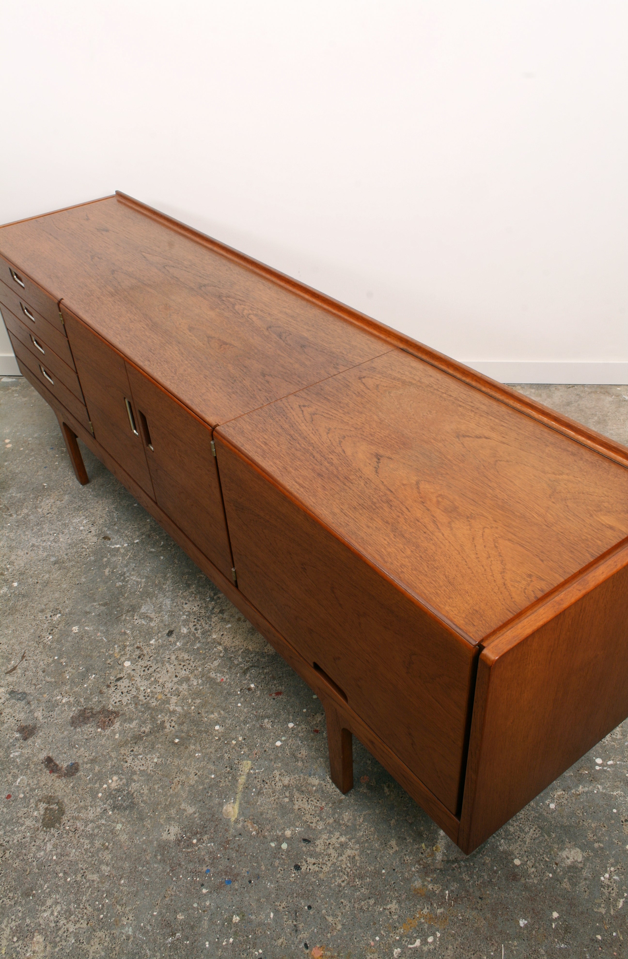 Meredew Mid Century Teak Sideboard isometric view right corner showing top.